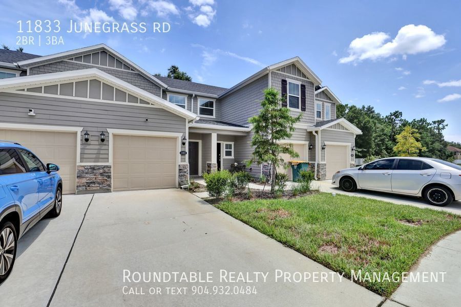 Like new 2 bedroom/ 2.5 bathroom townhome in Mandarin! property image