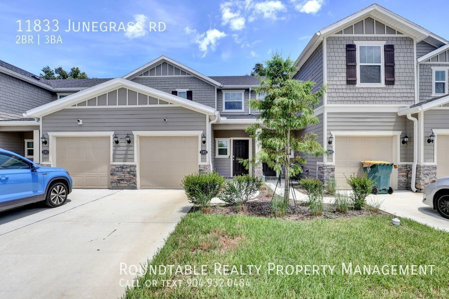 Like new 2 bedroom/ 2.5 bathroom townhome in Mandarin! property image