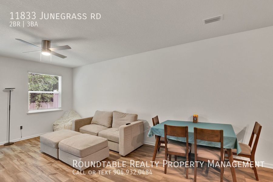 Like new 2 bedroom/ 2.5 bathroom townhome in Mandarin! property image