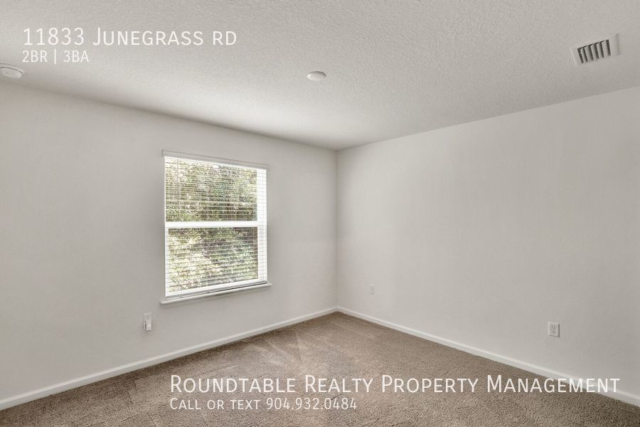 Like new 2 bedroom/ 2.5 bathroom townhome in Mandarin! property image