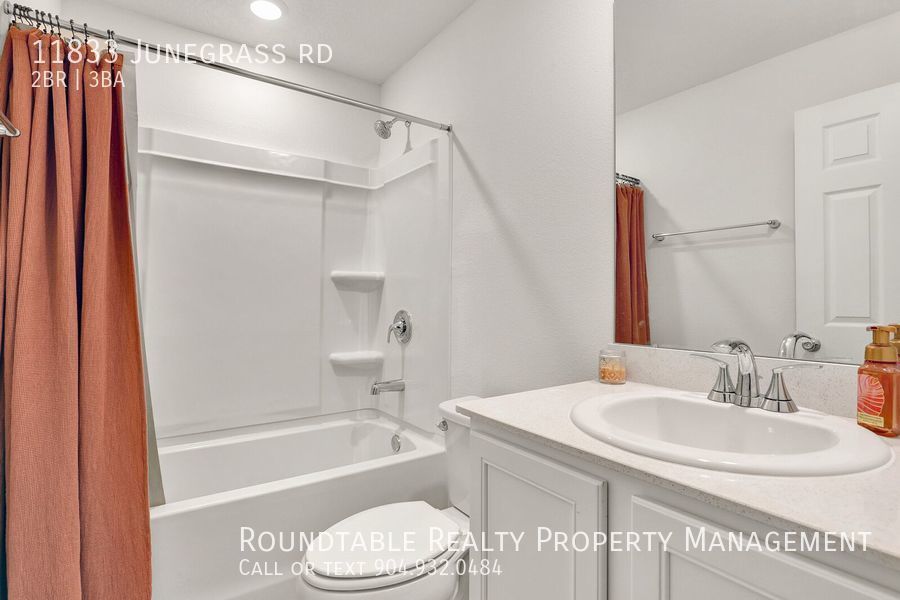 Like new 2 bedroom/ 2.5 bathroom townhome in Mandarin! property image