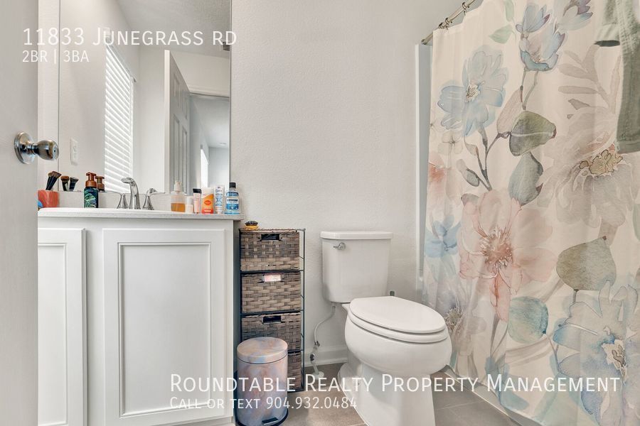 Like new 2 bedroom/ 2.5 bathroom townhome in Mandarin! property image