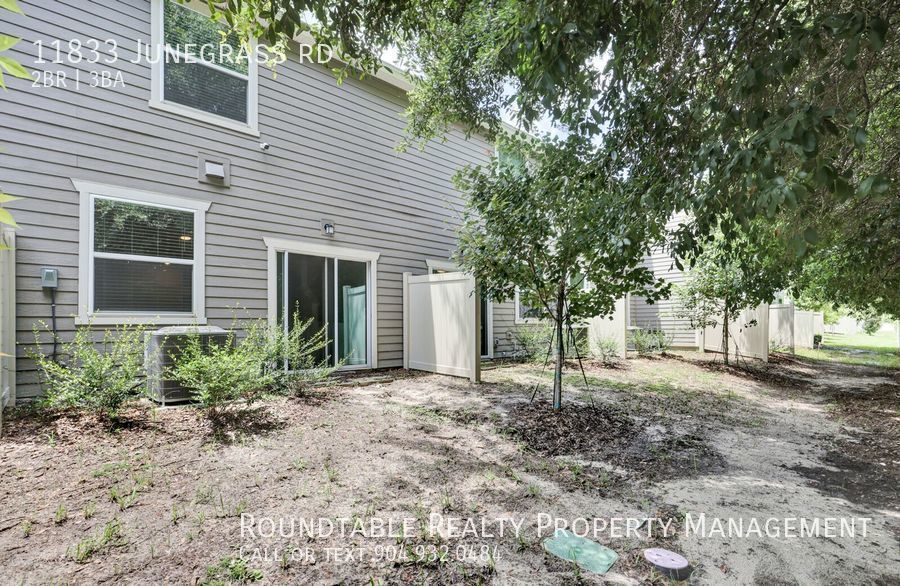 Like new 2 bedroom/ 2.5 bathroom townhome in Mandarin! property image