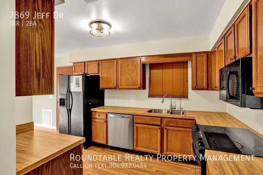 3 bedroom/ 2 bathroom home on the Westside! property image