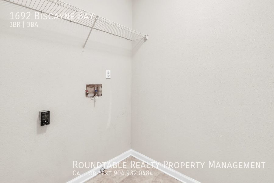 3 bedroom/ 2.5 bathroom townhome near the airport! property image
