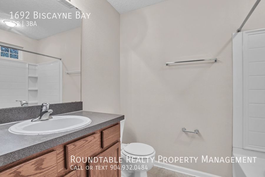 3 bedroom/ 2.5 bathroom townhome near the airport! property image