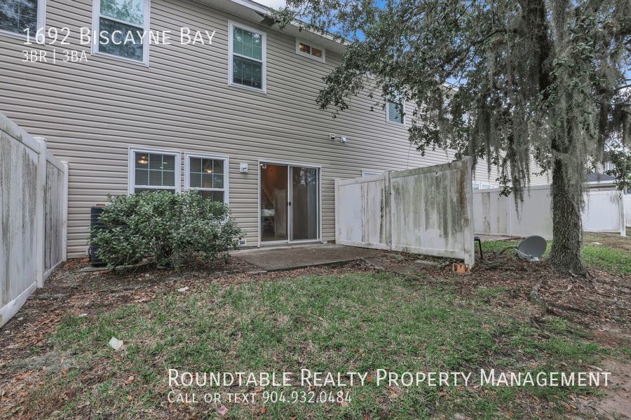 3 bedroom/ 2.5 bathroom townhome near the airport! property image