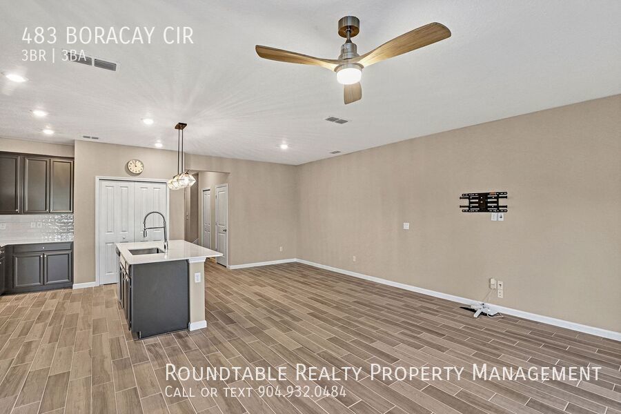 3 bedroom/ 2.5 bath townhome in Beachwalk! property image