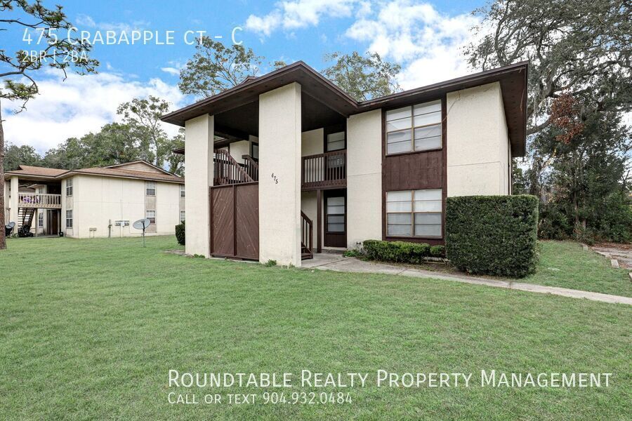 2 bedroom/ 1.5 bathroom apartment in Orange Park. Top floor! property image