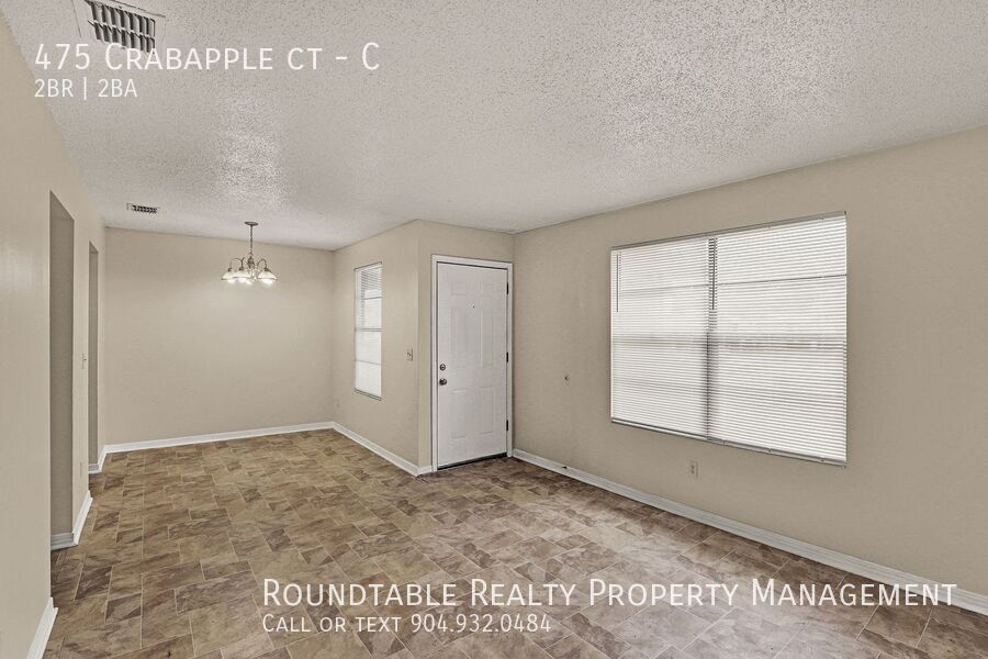 2 bedroom/ 1.5 bathroom apartment in Orange Park. Top floor! property image