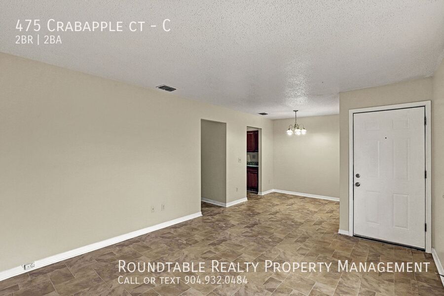 2 bedroom/ 1.5 bathroom apartment in Orange Park. Top floor! property image