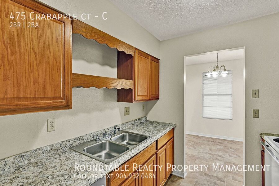 2 bedroom/ 1.5 bathroom apartment in Orange Park. Top floor! property image