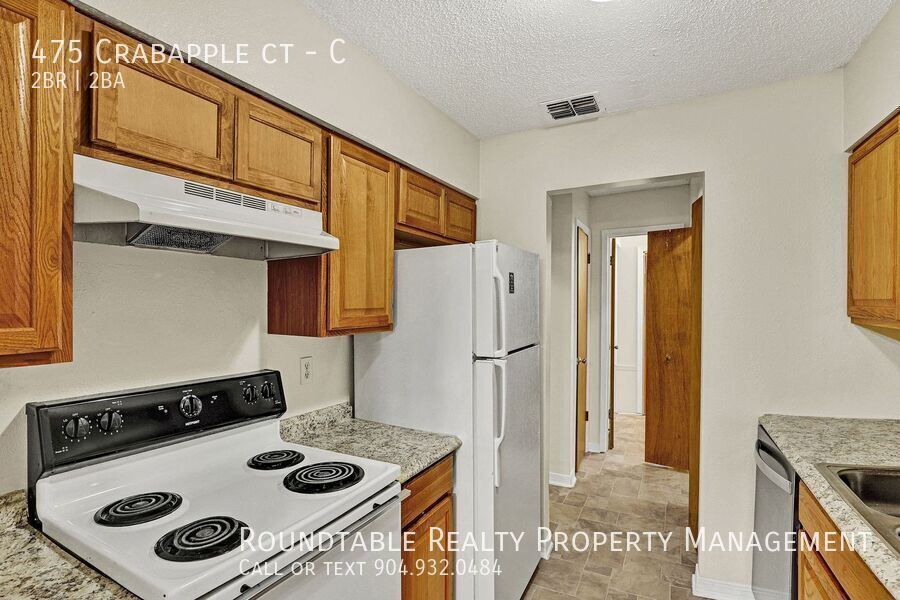 2 bedroom/ 1.5 bathroom apartment in Orange Park. Top floor! property image