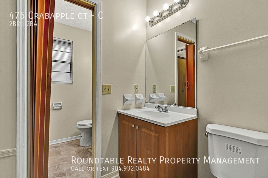 2 bedroom/ 1.5 bathroom apartment in Orange Park. Top floor! property image