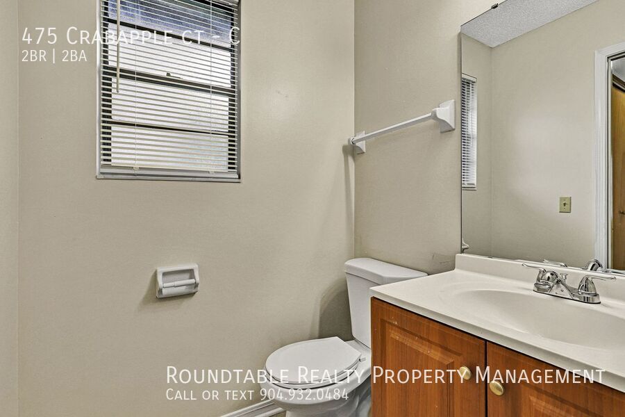 2 bedroom/ 1.5 bathroom apartment in Orange Park. Top floor! property image