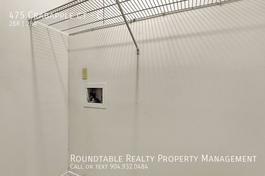 2 bedroom/ 1.5 bathroom apartment in Orange Park. Top floor! property image