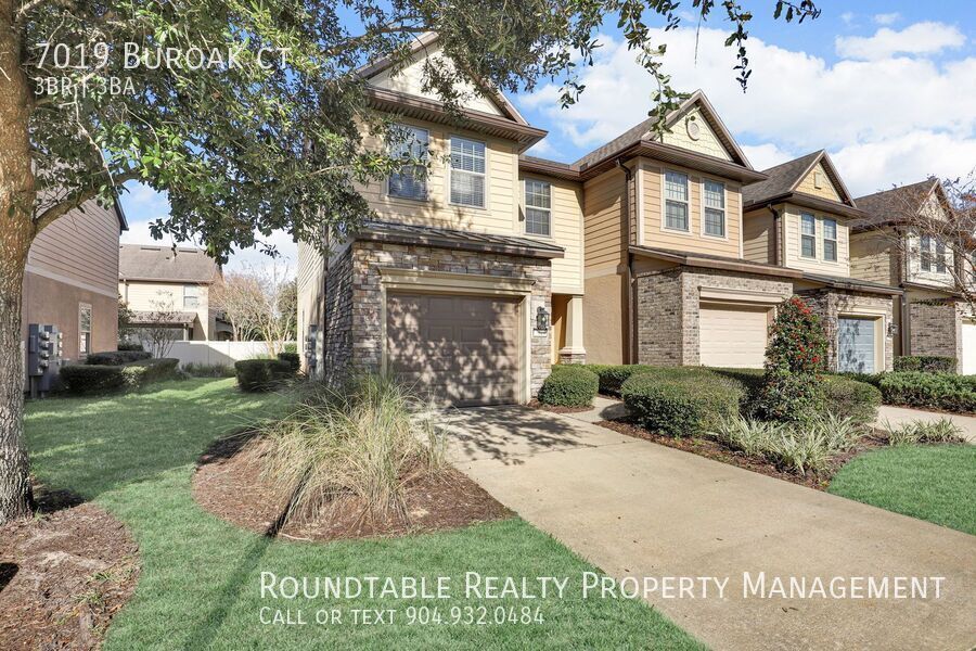 Renovated 3 bedroom/ 2.5 bathroom townhome in gated community! property image