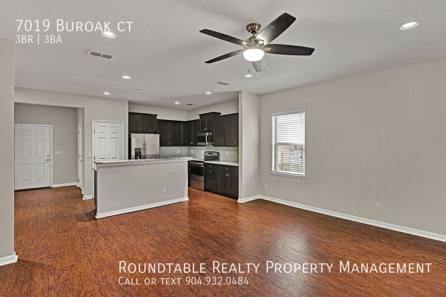 Renovated 3 bedroom/ 2.5 bathroom townhome in gated community! property image