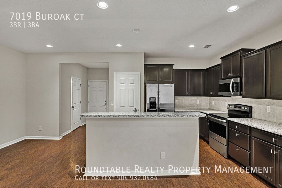 Renovated 3 bedroom/ 2.5 bathroom townhome in gated community! property image