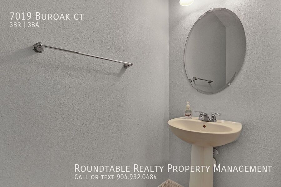 Renovated 3 bedroom/ 2.5 bathroom townhome in gated community! property image