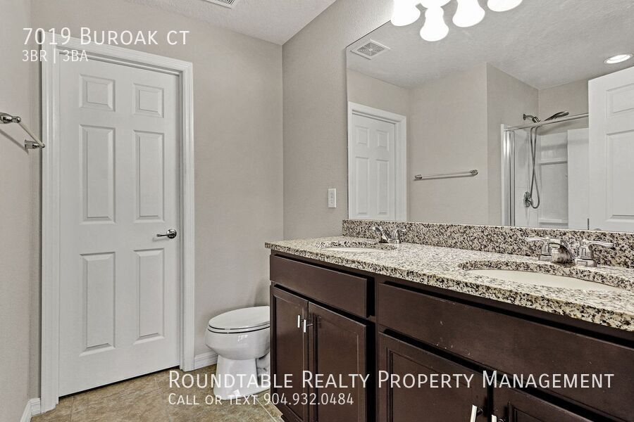 Renovated 3 bedroom/ 2.5 bathroom townhome in gated community! property image