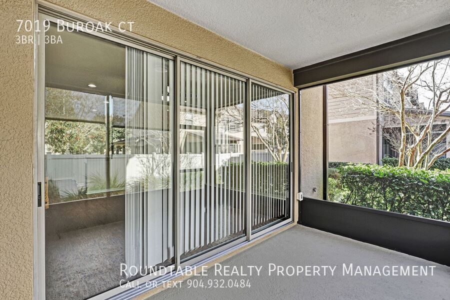 Renovated 3 bedroom/ 2.5 bathroom townhome in gated community! property image