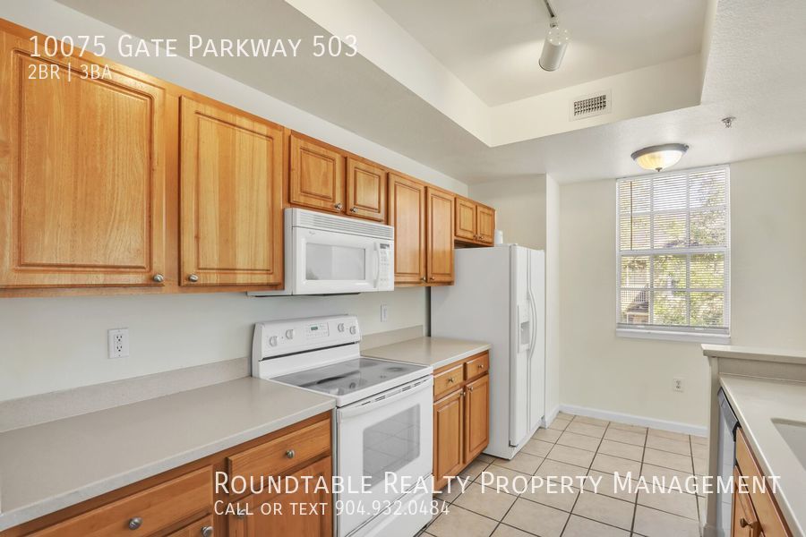 2 bedroom/ 2.5 bathroom condo next to St Johns Town center! property image