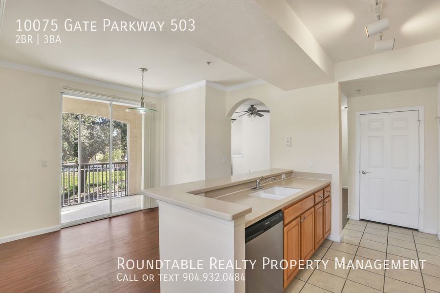 2 bedroom/ 2.5 bathroom condo next to St Johns Town center! property image