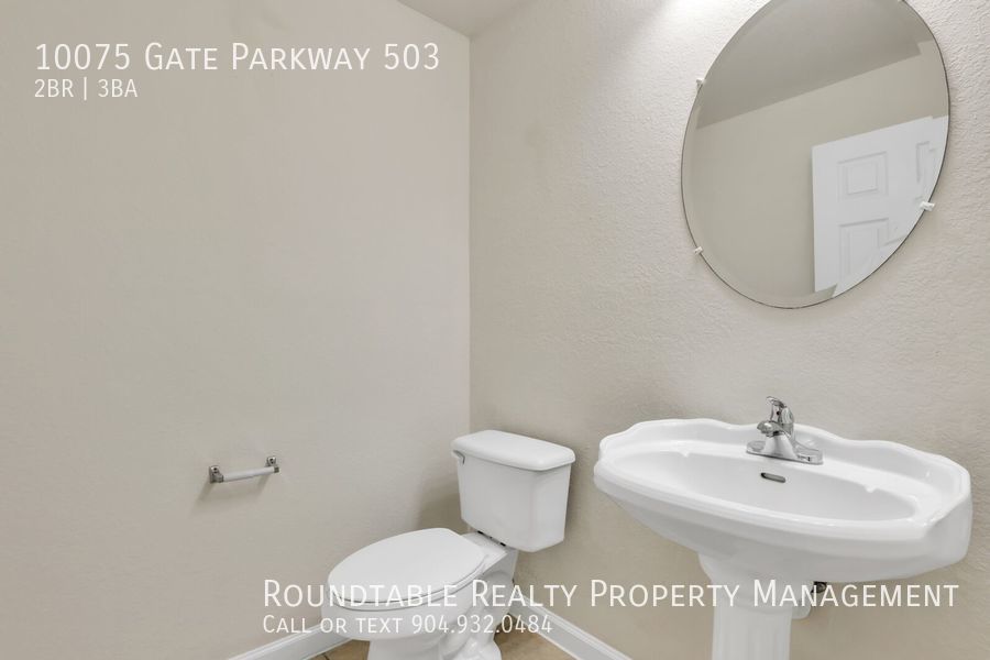 2 bedroom/ 2.5 bathroom condo next to St Johns Town center! property image