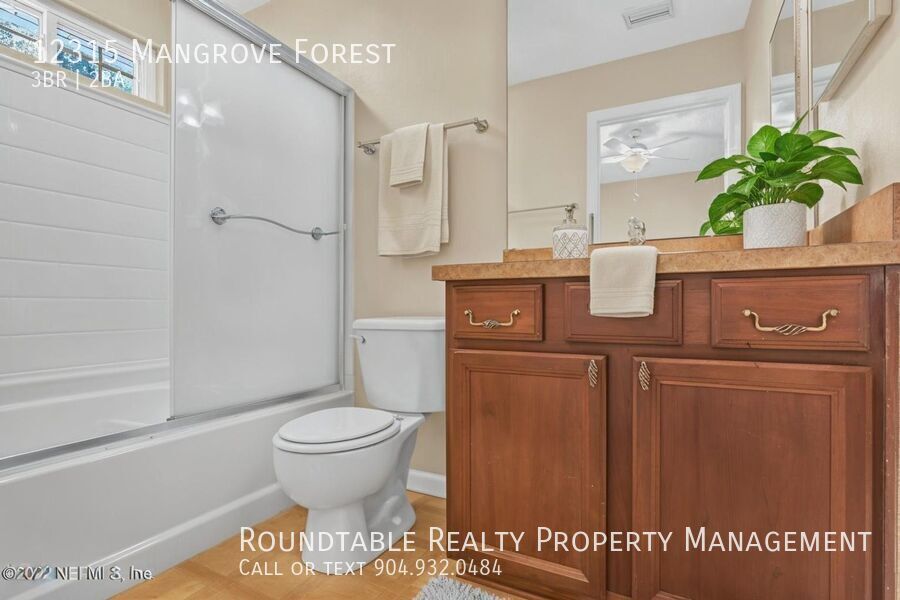 3 bedroom/ 2 bathroom townhome near the airport! property image