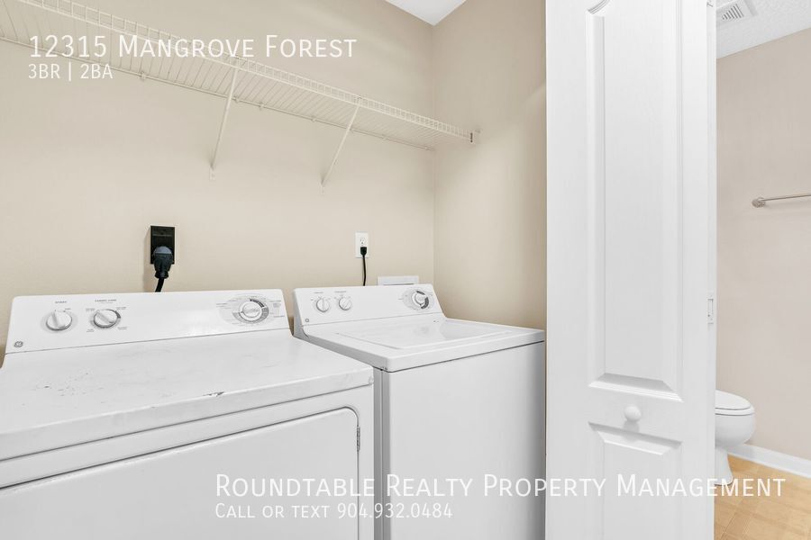 3 bedroom/ 2 bathroom townhome near the airport! property image