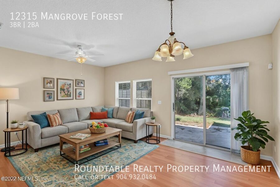 3 bedroom/ 2 bathroom townhome near the airport! property image