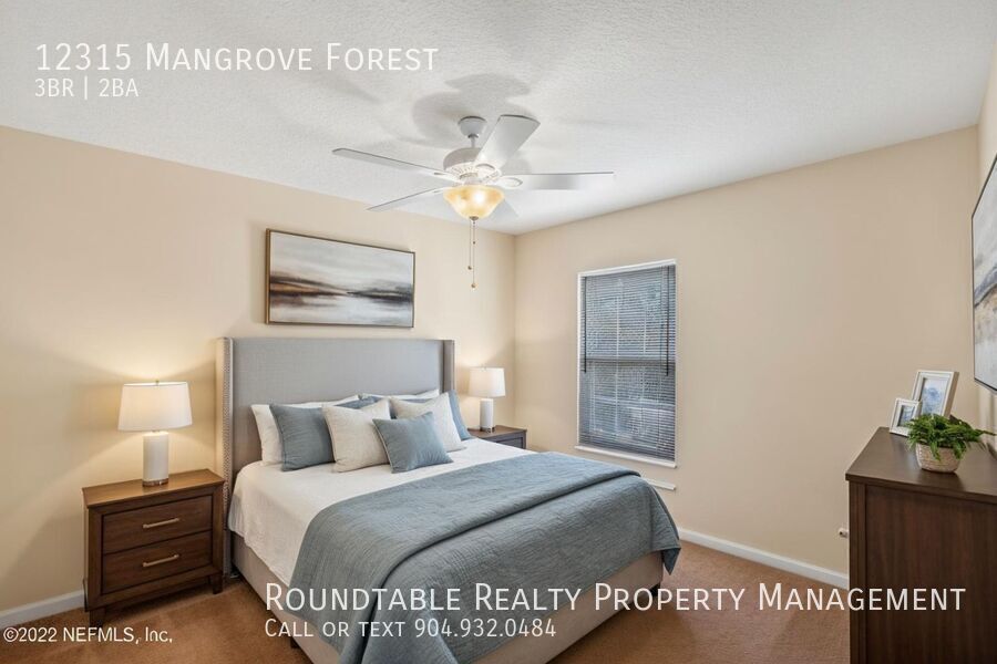 3 bedroom/ 2 bathroom townhome near the airport! property image