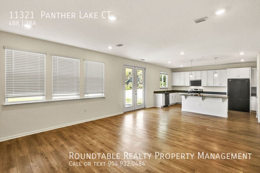 Like new 4 bedroom/ 3 bathroom home on the Westside property image