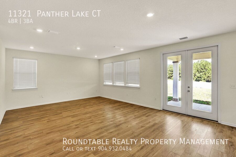 Like new 4 bedroom/ 3 bathroom home on the Westside property image
