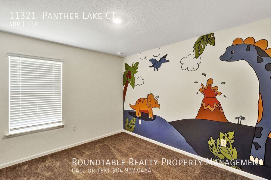 Like new 4 bedroom/ 3 bathroom home on the Westside property image