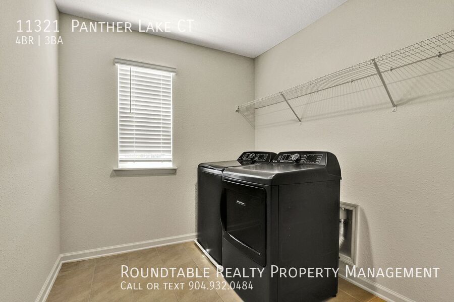 Like new 4 bedroom/ 3 bathroom home on the Westside property image
