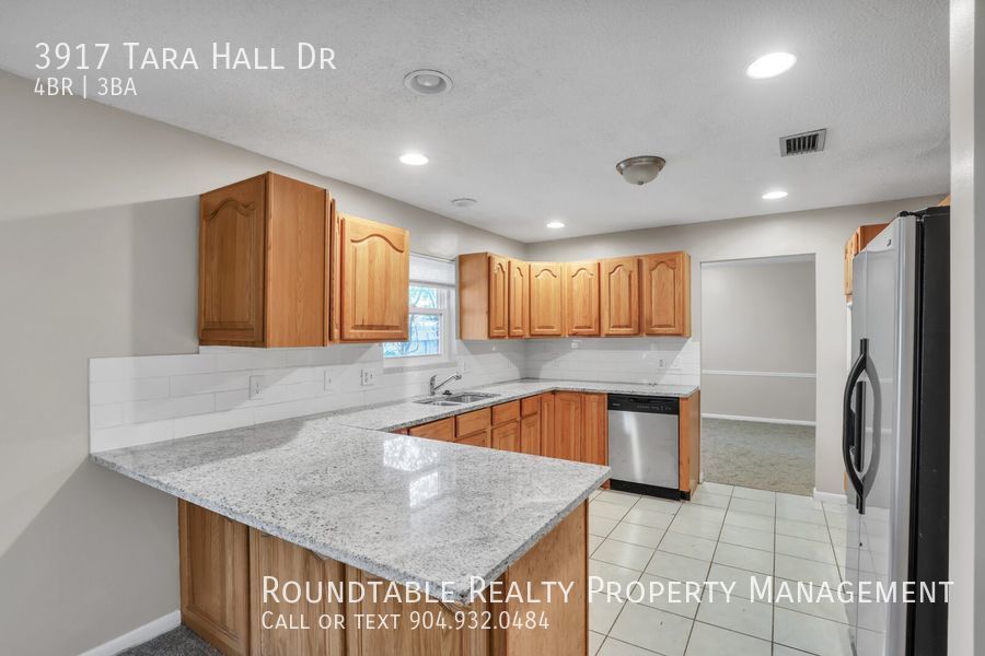 4 bedroom 2.5 bath home in Fort Caroline! property image