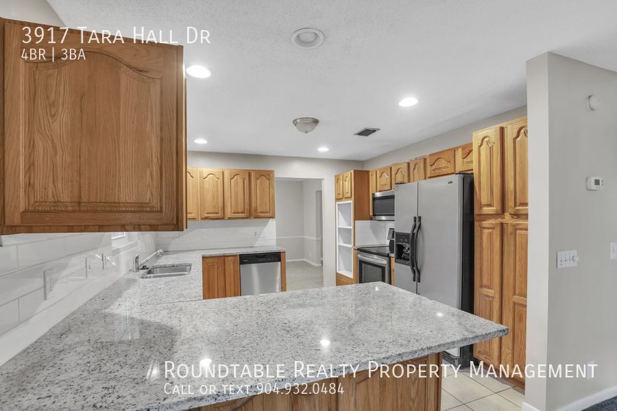 4 bedroom 2.5 bath home in Fort Caroline! property image