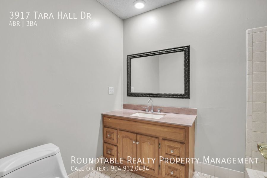 4 bedroom 2.5 bath home in Fort Caroline! property image