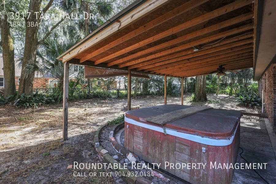 4 bedroom 2.5 bath home in Fort Caroline! property image