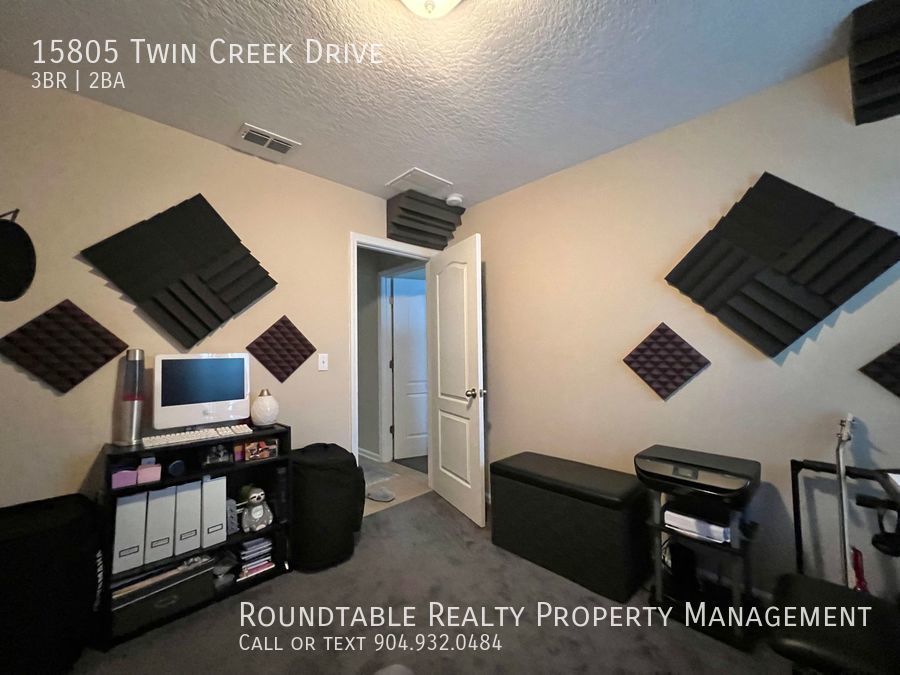 Beautiful 3 bedroom/ 2 bathroom home in Rivercity! property image